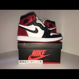 Air Jordan 1 satin black toe